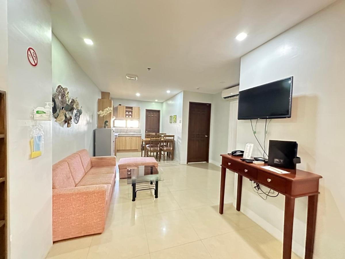 Sebastien Hotel Lapu-Lapu City Bagian luar foto