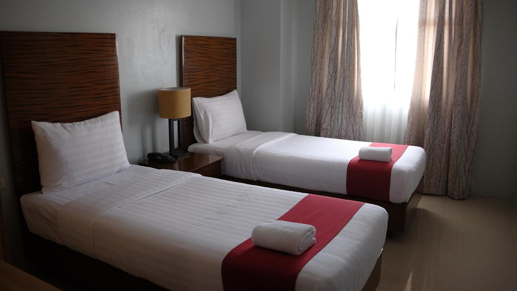 Sebastien Hotel Lapu-Lapu City Bagian luar foto