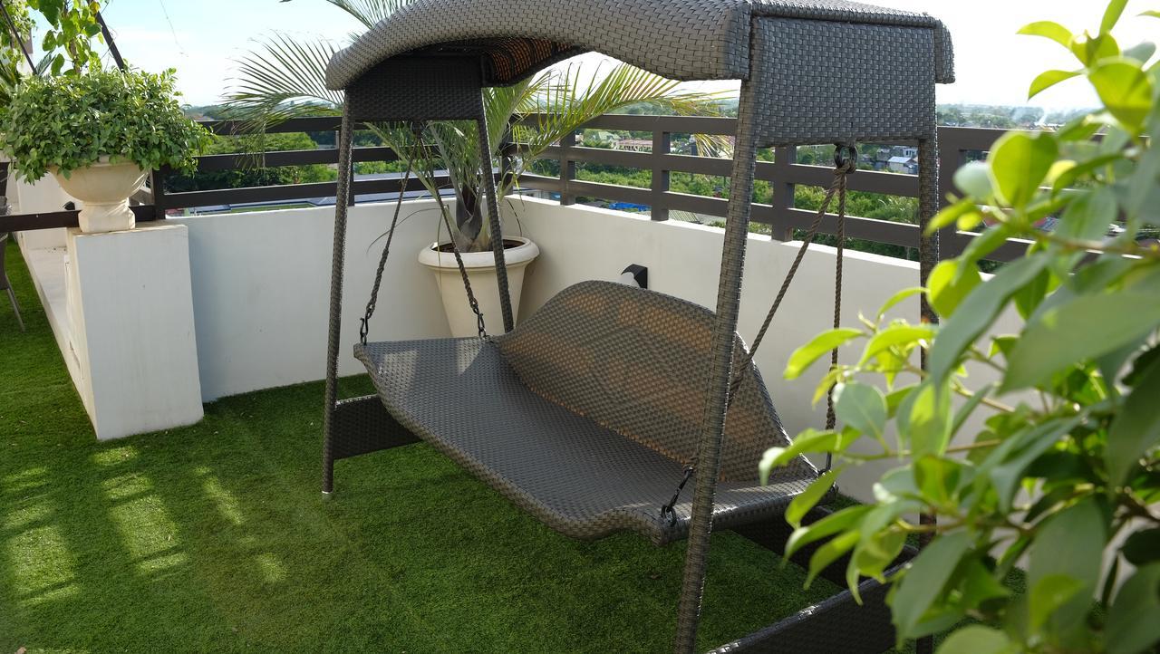 Sebastien Hotel Lapu-Lapu City Bagian luar foto