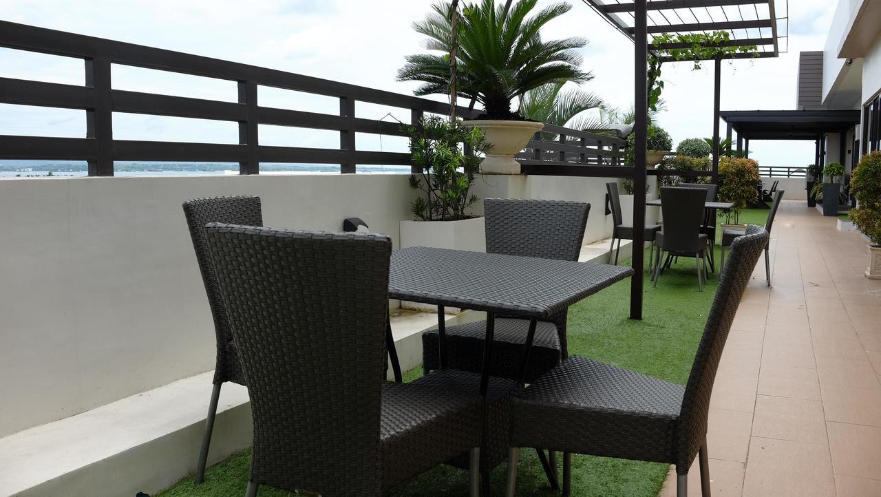 Sebastien Hotel Lapu-Lapu City Bagian luar foto